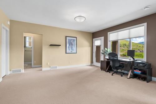 21-2421 Glacier Court, Kelowna, BC - Indoor Photo Showing Office