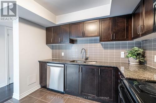 59 - 2441 Greenwich Drive, Oakville, ON - Indoor Photo Showing Kitchen With Double Sink