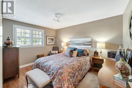 2325 Duncaster Drive, Burlington, ON - Indoor Photo Showing Bedroom