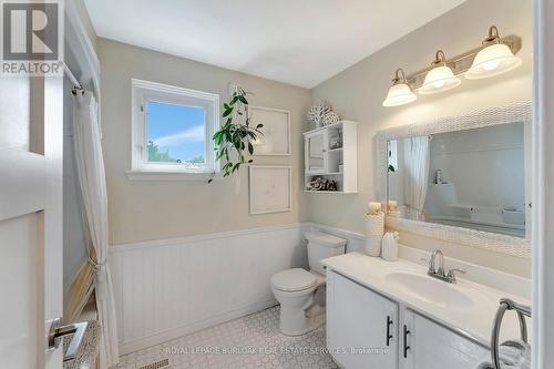 2325 Duncaster Drive, Burlington, ON - Indoor Photo Showing Bathroom