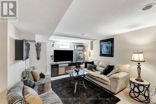 2325 Duncaster Drive, Burlington, ON - Indoor Photo Showing Living Room