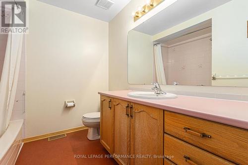 Main Bathroom on second level - 2015 Summerfields Crescent, Ottawa, ON - Indoor Photo Showing Bathroom