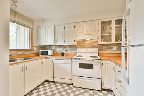 Cuisine - 102 Ch. Robitaille, Mont-Tremblant, QC - Indoor Photo Showing Kitchen With Double Sink