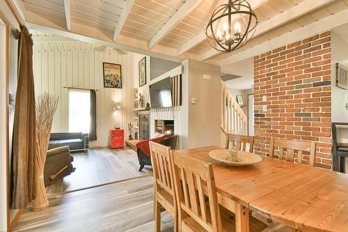 Vue d'ensemble - 102 Ch. Robitaille, Mont-Tremblant, QC - Indoor Photo Showing Dining Room With Fireplace