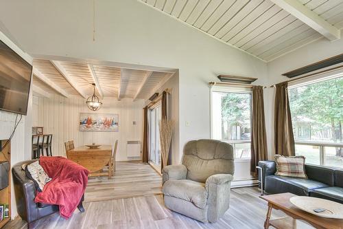 Salon - 102 Ch. Robitaille, Mont-Tremblant, QC - Indoor Photo Showing Living Room