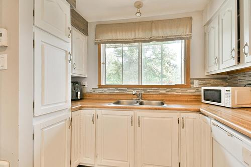 Cuisine - 102 Ch. Robitaille, Mont-Tremblant, QC - Indoor Photo Showing Kitchen With Double Sink