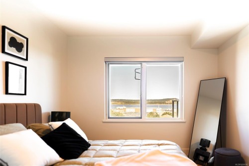 304-45 Haliburton St, Nanaimo, BC - Indoor Photo Showing Bedroom