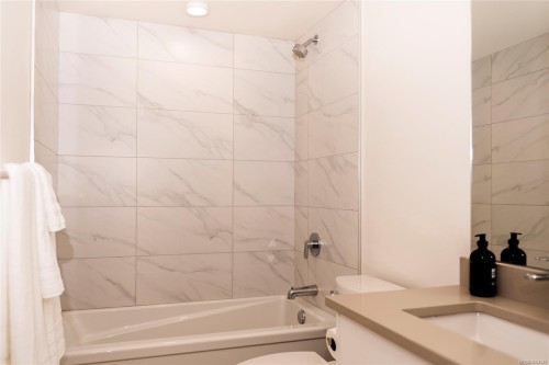 304-45 Haliburton St, Nanaimo, BC - Indoor Photo Showing Bathroom