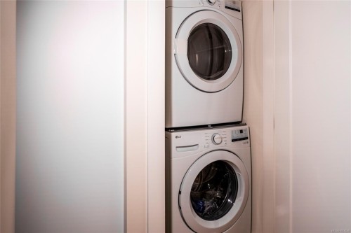304-45 Haliburton St, Nanaimo, BC - Indoor Photo Showing Laundry Room
