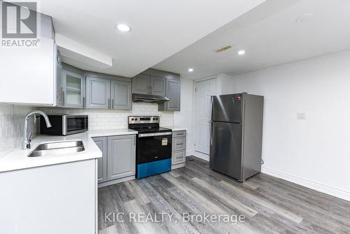 14 Paramount Place, Brampton, ON - Indoor Photo Showing Kitchen With Double Sink
