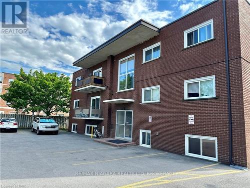 8 - 286 Vine Street, St. Catharines (Carlton/Bunting), ON - Outdoor With Exterior