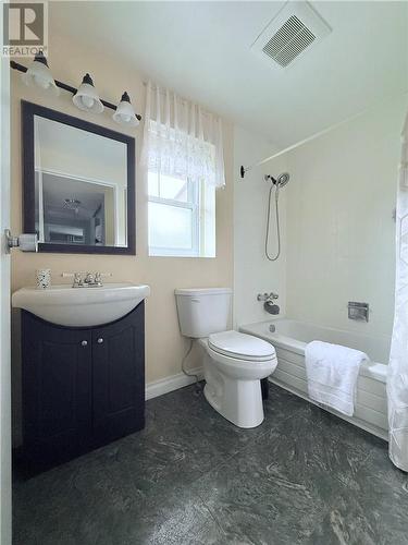 9 Frame Crescent, Elliot Lake, ON - Indoor Photo Showing Bathroom