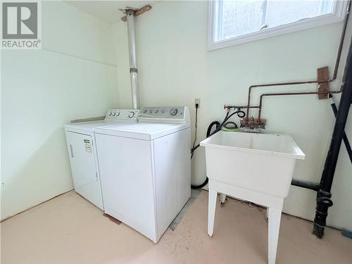 9 Frame Crescent, Elliot Lake, ON - Indoor Photo Showing Laundry Room