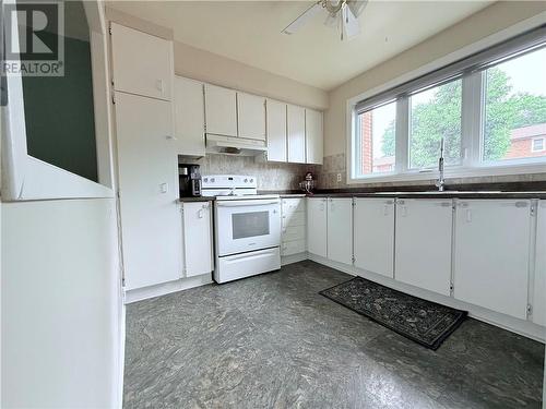 9 Frame Crescent, Elliot Lake, ON - Indoor Photo Showing Kitchen With Double Sink