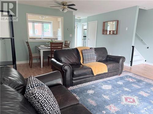 9 Frame Crescent, Elliot Lake, ON - Indoor Photo Showing Living Room