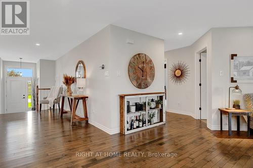 201 Versaille Street, Alfred And Plantagenet, ON - Indoor Photo Showing Living Room