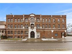 581 CATARAQUI Street  Windsor, ON N9A 3P2