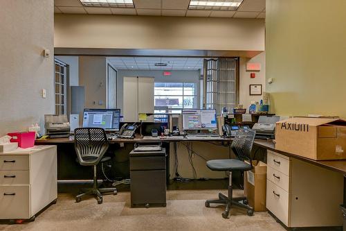 Bureau des secrétaires - 102B-256 Rue De Montigny, Saint-Jérôme, QC - Indoor Photo Showing Office
