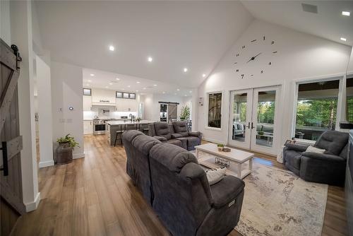 2106 Whistle Wood Way, Cranbrook, BC - Indoor Photo Showing Living Room