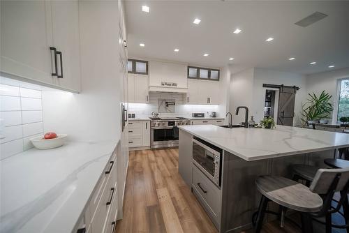 2106 Whistle Wood Way, Cranbrook, BC - Indoor Photo Showing Kitchen With Upgraded Kitchen