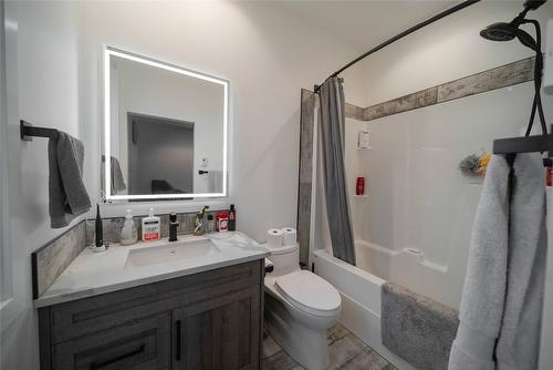 2106 Whistle Wood Way, Cranbrook, BC - Indoor Photo Showing Bathroom