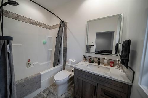 2106 Whistle Wood Way, Cranbrook, BC - Indoor Photo Showing Bathroom