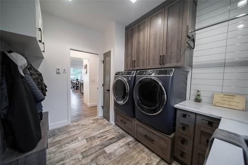 2106 Whistle Wood Way, Cranbrook, BC - Indoor Photo Showing Laundry Room
