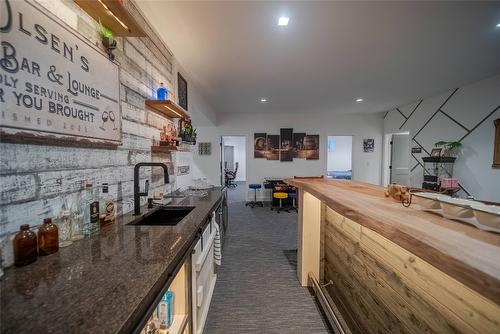 2106 Whistle Wood Way, Cranbrook, BC - Indoor Photo Showing Kitchen With Double Sink