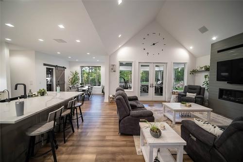 2106 Whistle Wood Way, Cranbrook, BC - Indoor Photo Showing Living Room With Fireplace