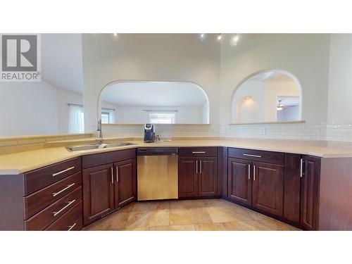 100 16Th Street S, Cranbrook, BC - Indoor Photo Showing Kitchen With Double Sink