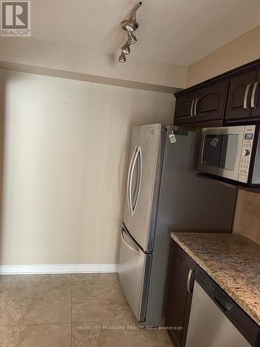 3586 Indigo Crescent, Mississauga, ON - Indoor Photo Showing Kitchen