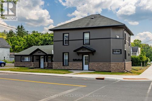 203 CARLISLE AVENUE  Peterborough (Ashburnham Ward 4), ON K9H 1J7