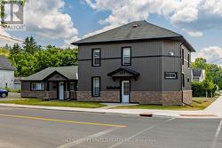 203 CARLISLE AVENUE  Peterborough (Ashburnham Ward 4), ON K9H 1J7