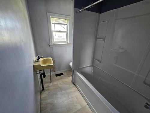 29 Cowan Street, Springhill, NS 