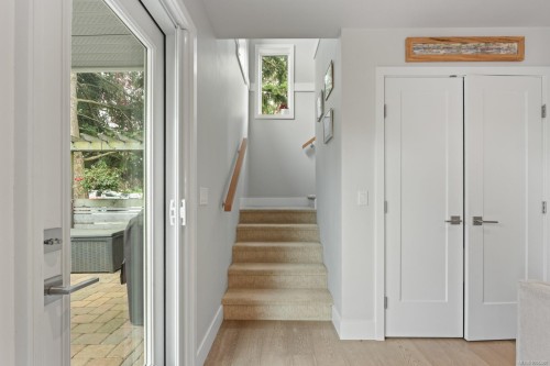 7-9889 Seventh St, Sidney, BC 