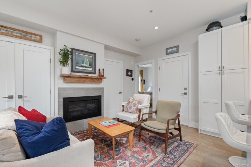 7-9889 Seventh St, Sidney, BC 