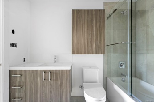 411-6320 Sentinal Dr, Nanaimo, BC - Indoor Photo Showing Bathroom