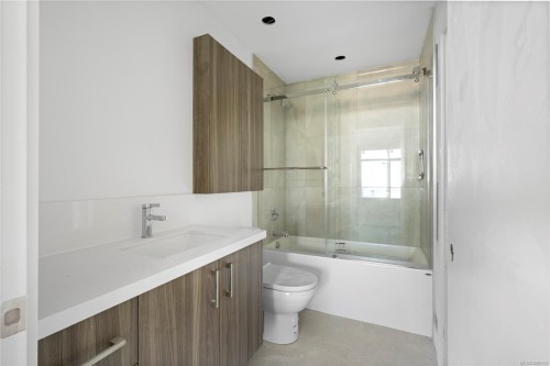 411-6320 Sentinal Dr, Nanaimo, BC - Indoor Photo Showing Bathroom