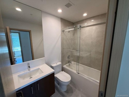 602-6320 Sentinal Dr, Nanaimo, BC - Indoor Photo Showing Bathroom