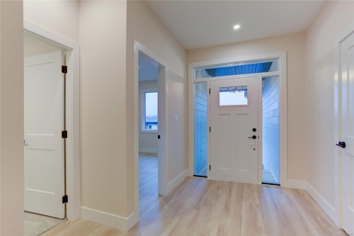 549 Mountain View Dr, Lake Cowichan, BC 