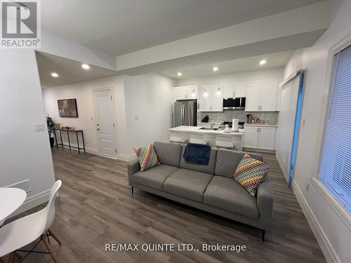 54 Campbell Crescent, Prince Edward County (Picton Ward), ON - Indoor Photo Showing Living Room