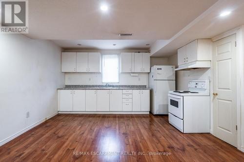 154-156 Freelton Road, Hamilton, ON - Indoor Photo Showing Kitchen