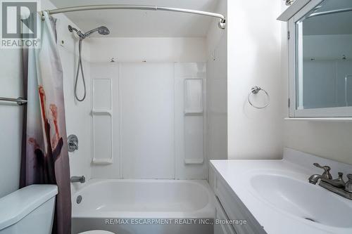 154-156 Freelton Road, Hamilton, ON - Indoor Photo Showing Bathroom