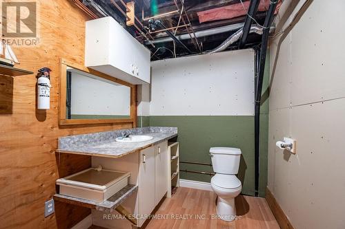 154-156 Freelton Road, Hamilton, ON - Indoor Photo Showing Bathroom