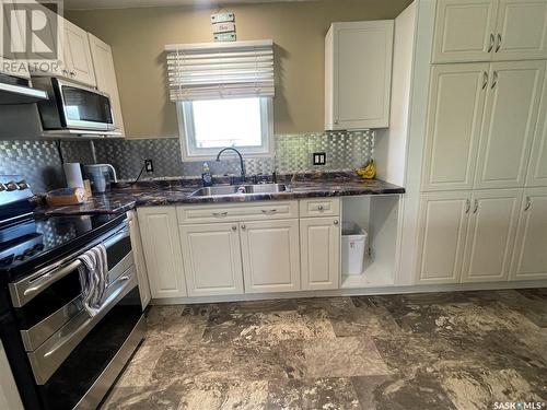 304 5Th Avenue W, Coleville, SK - Indoor Photo Showing Kitchen With Double Sink