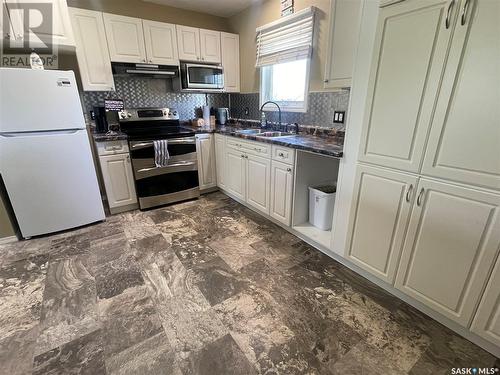 304 5Th Avenue W, Coleville, SK - Indoor Photo Showing Kitchen With Double Sink