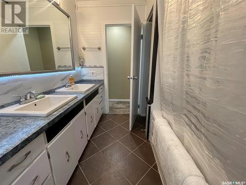 304 5Th Avenue W, Coleville, SK - Indoor Photo Showing Bathroom