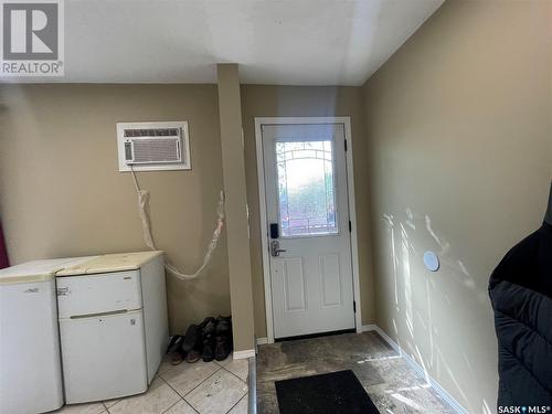 304 5Th Avenue W, Coleville, SK - Indoor