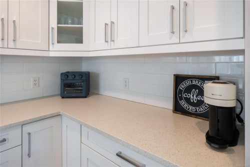 1341 Blue Heron Rd, Nanaimo, BC - Indoor Photo Showing Kitchen