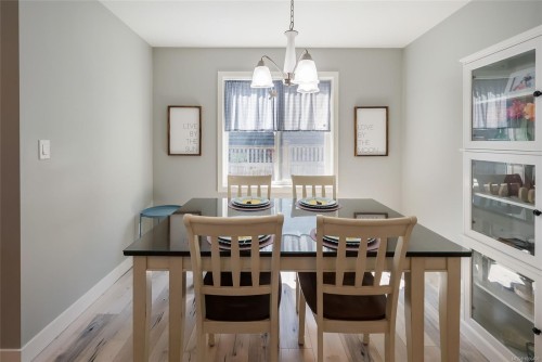 1341 Blue Heron Rd, Nanaimo, BC - Indoor Photo Showing Dining Room